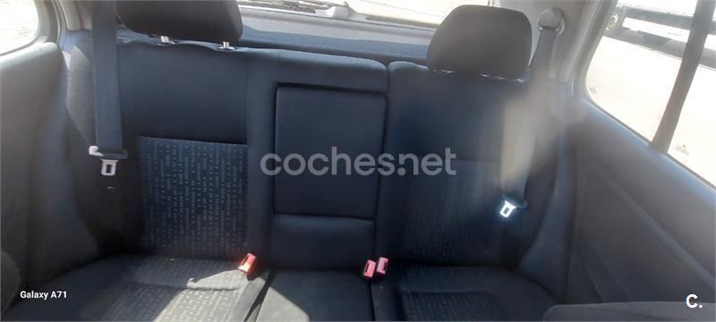 Gris / plata Usado 2002 VW Golf IV Highline Berlina | 2500 € (Super precio) - Imagen 1/4
