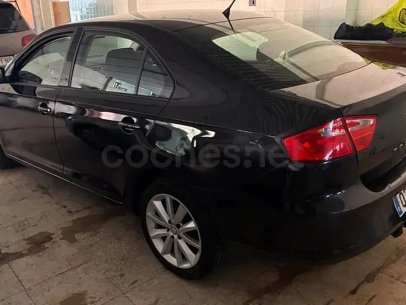 Usado Seat Toledo Reference 105 CV (77 kW) 2013 Negro Utilitario