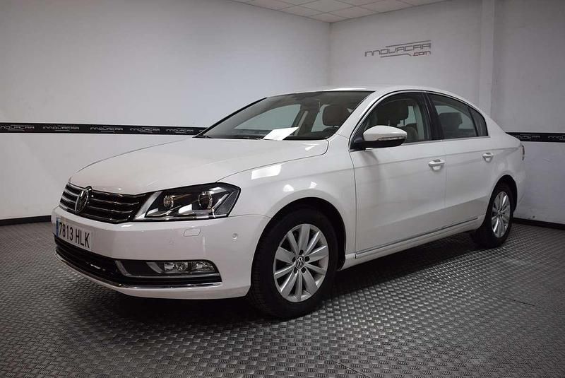 Blanco Usado 2012 VW Passat Advance Berlina | 11.900 € (Precio justo) - Imagen 1/4