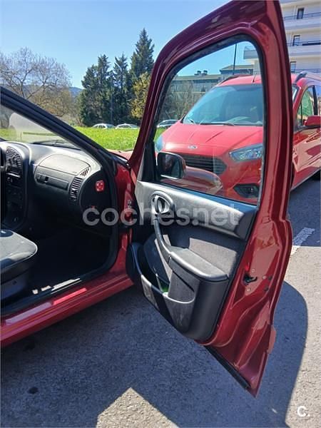 Usado Citroën Xsara 110 CV (80 kW) 2002 Granate Berlina