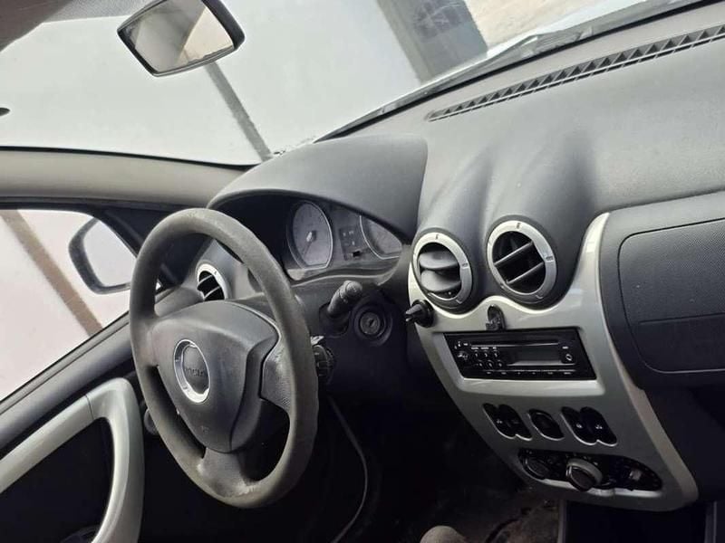 Usado Dacia Sandero Lauréate 75 CV (55 kW) 2012 Gris Utilitario