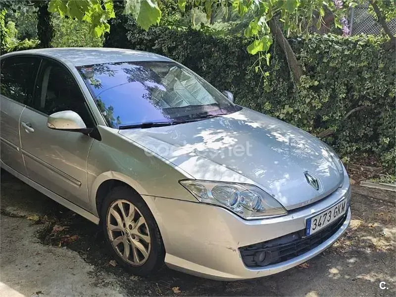 Usado Renault Laguna III Dynamique 130 CV (95 kW) 2009 Gris / plata Berlina