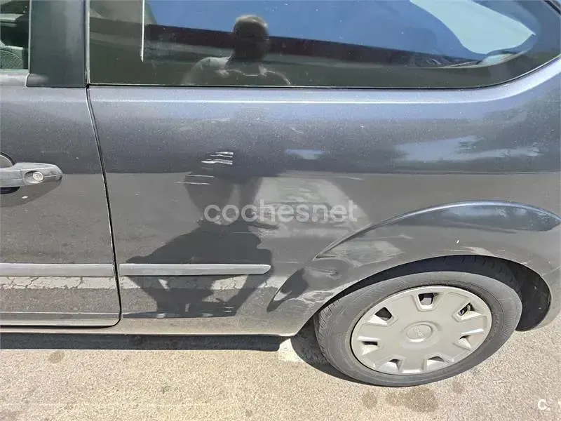 Usado Ford Focus Trend 100 CV (73 kW) 2005 Azul Berlina