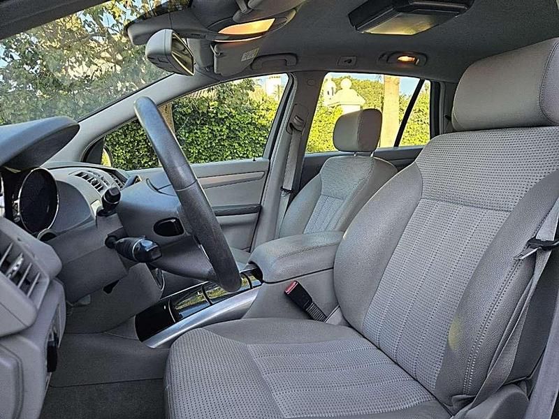 Usado Mercedes R320 272 CV (200 kW) 2006 Negro Monovolumen