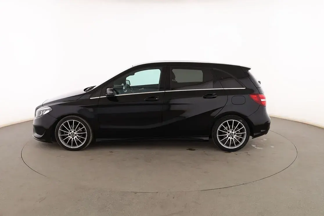 Usado Mercedes B200 Urban 136 CV (100 kW) 2018 Negro Utilitario