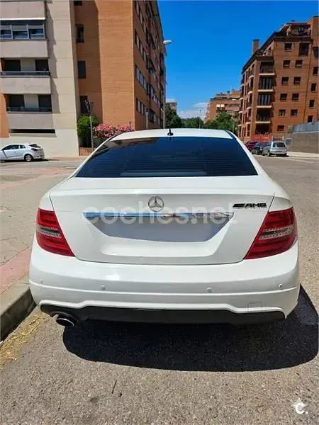 Usado Mercedes C220 170 CV (125 kW) 2011 Blanco Coupe