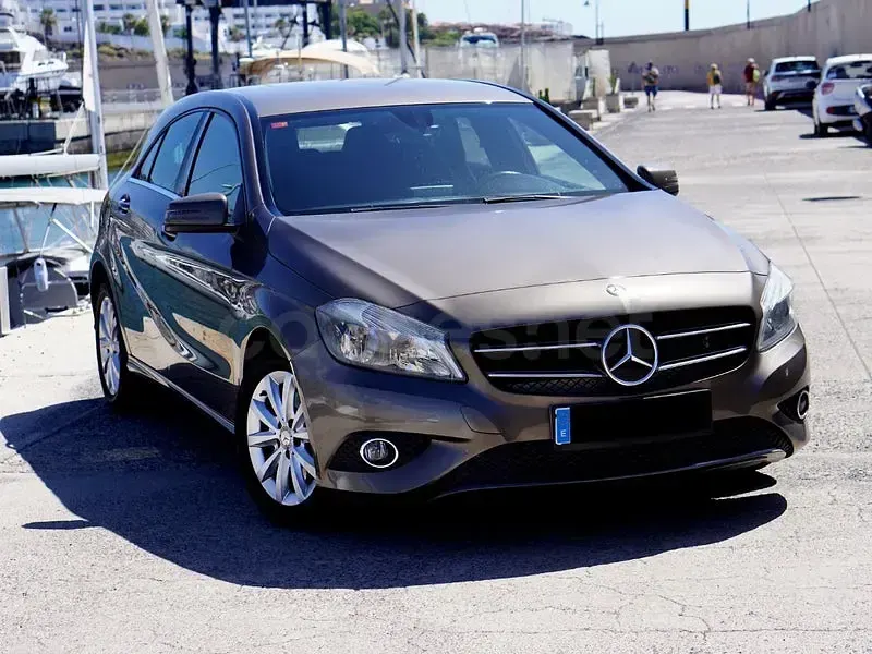 Usado Mercedes A180 Style 122 CV (89 kW) 2013 Marrón Utilitario