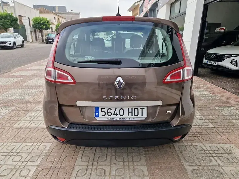 Usado Renault Scénic Dynamique 110 CV (80 kW) 2011 Beige Monovolumen