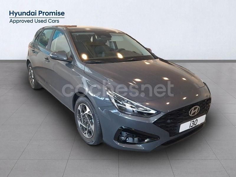 Gris / plata Nuevo 2025 Hyundai i30 Berlina | 23.500 € (Precio justo) - Imagen 1/4