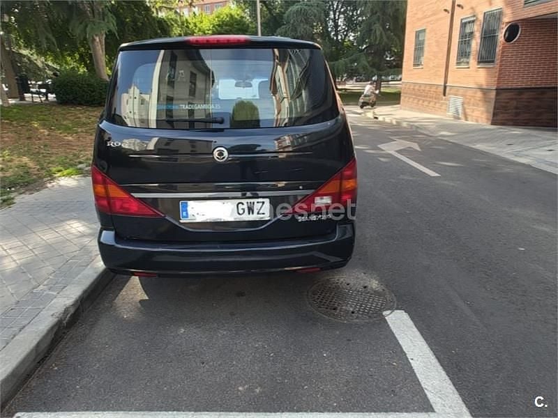 Usado Ssangyong (KGM) Rodius 165 CV (121 kW) 2010 Negro Monovolumen