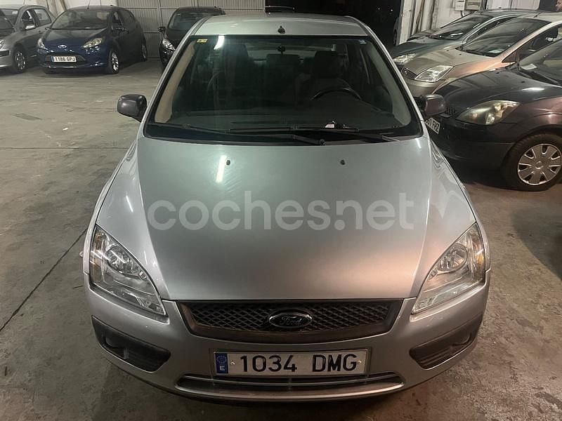 Gris / plata Usado 2005 Ford Focus Trend Berlina | 3850 € (Buen precio) - Imagen 1/4