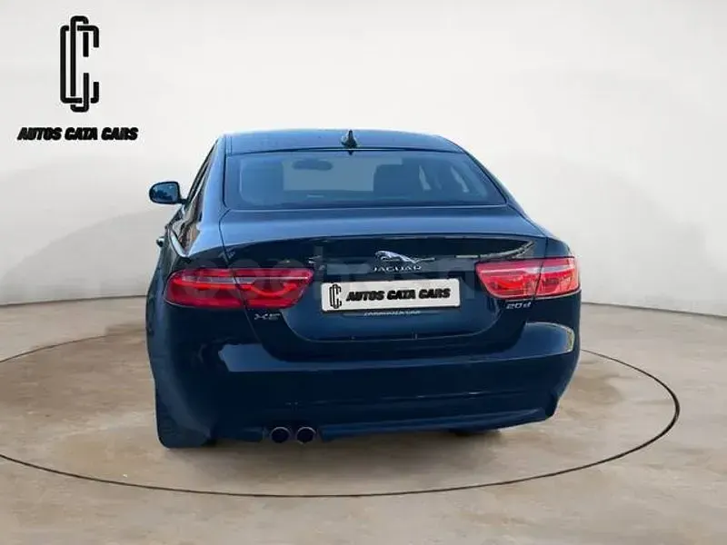 Usado Jaguar XE Pure 180 CV (132 kW) 2017 Negro Berlina
