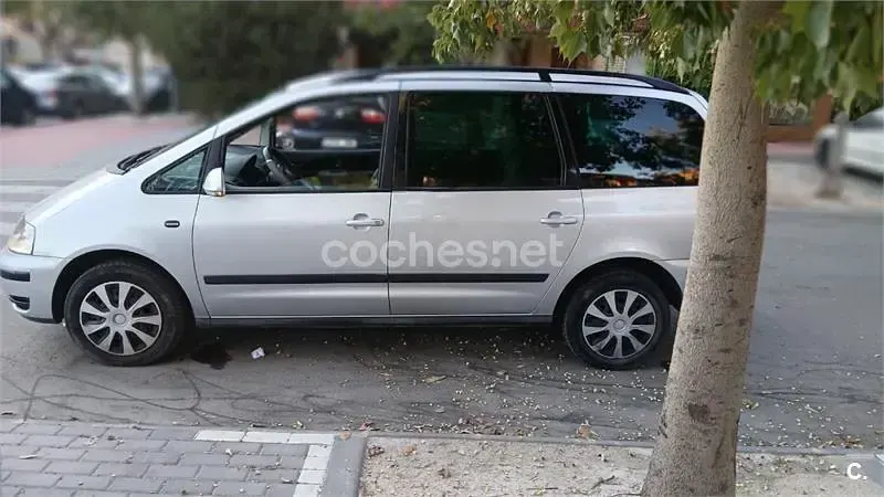 Usado VW Sharan Comfortline 115 CV (84 kW) 2005 Gris / plata Monovolumen