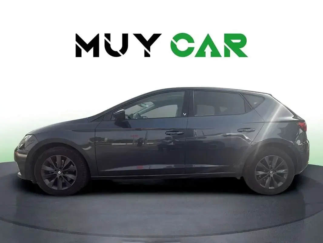 Usado Seat Leon Style 131 CV (96 kW) 2019 Gris Utilitario