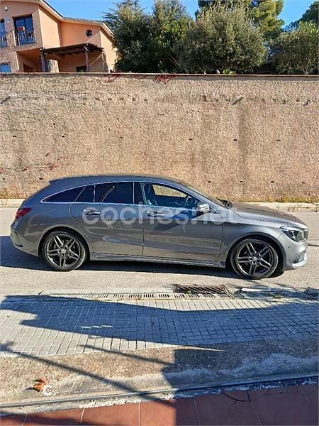 Usado Mercedes CLA200 Shooting Brake AMG line 136 CV (100 kW) 2017 Gris / plata Familiar