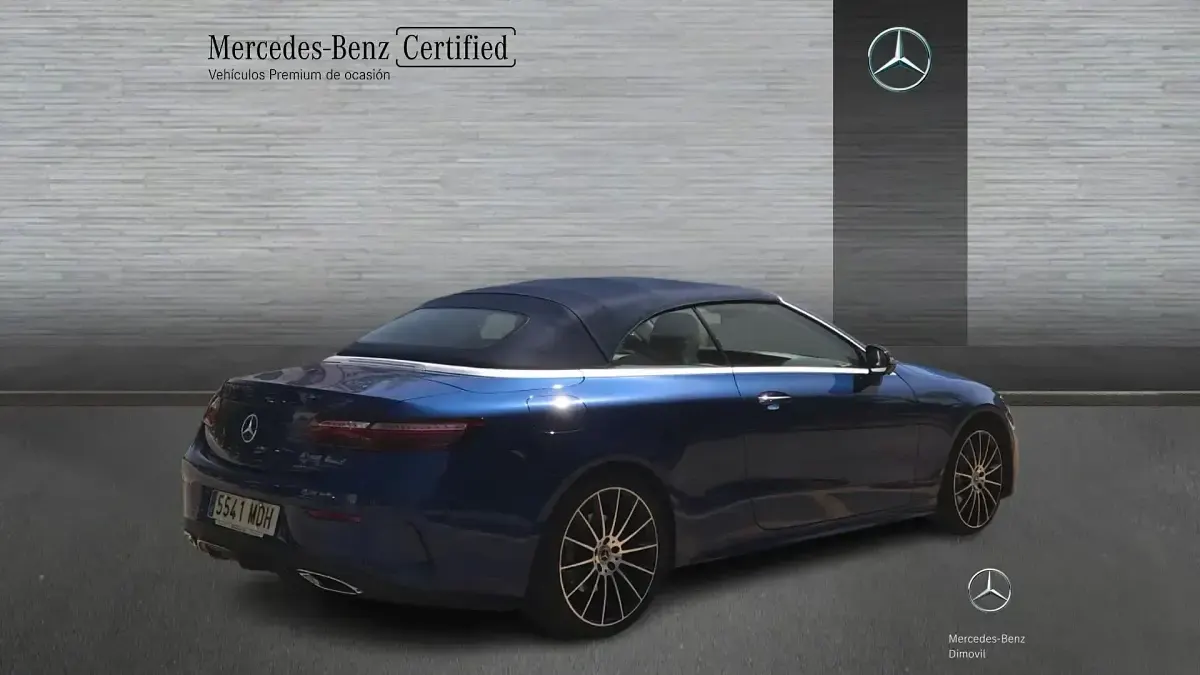 Usado Mercedes E400 AMG line 340 CV (250 kW) 2023 Azul Descapotable