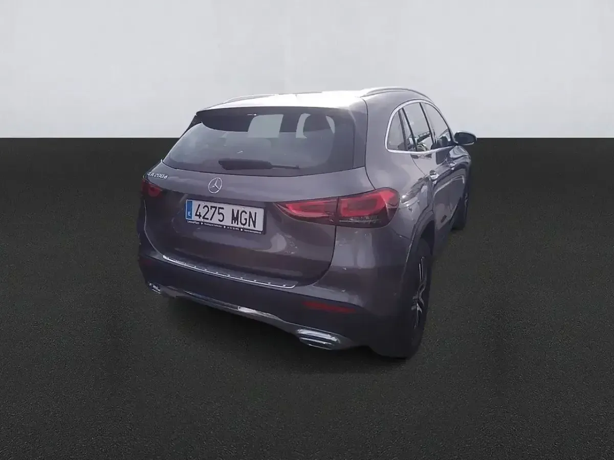 Usado Mercedes GLA200 150 CV (110 kW) 2023 Gris SUV