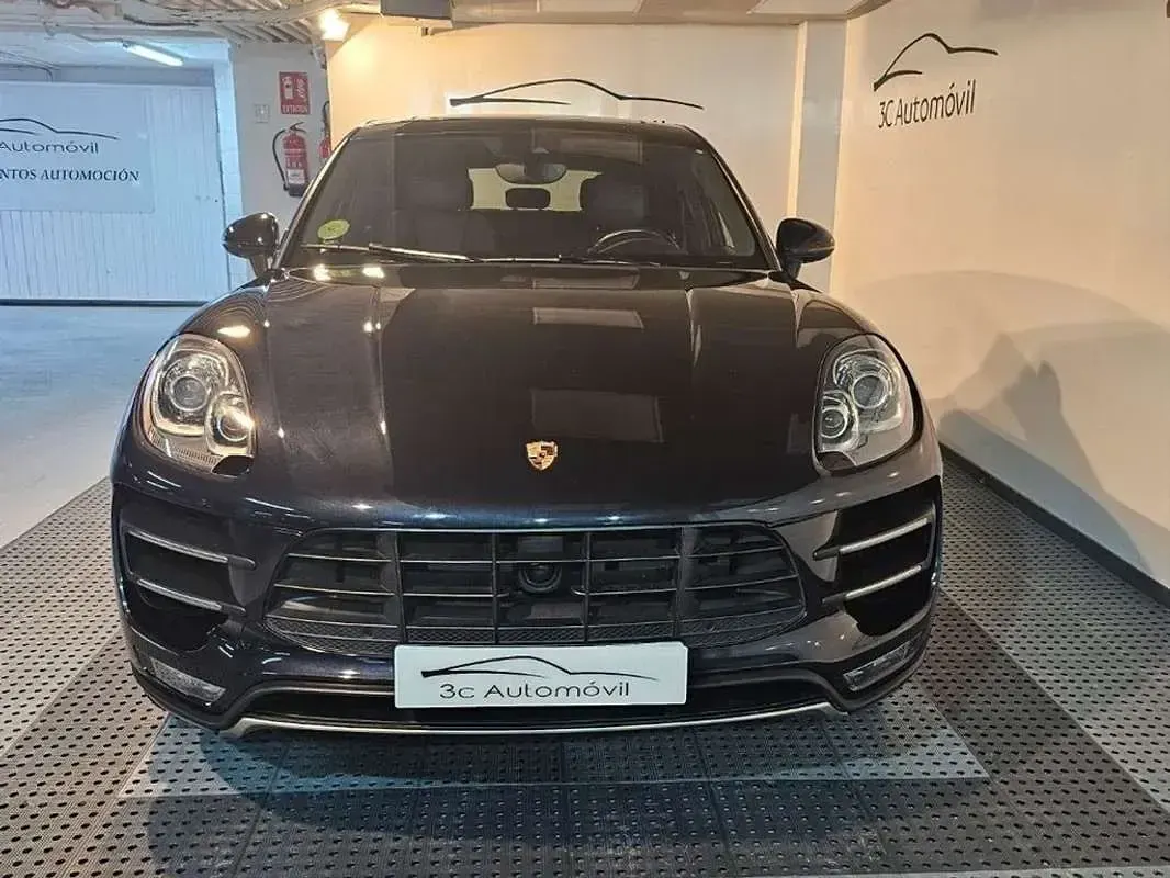 Käytetty Porsche Macan Turbo 400 HP (294 kW) 2014 Musta Katumaasturi