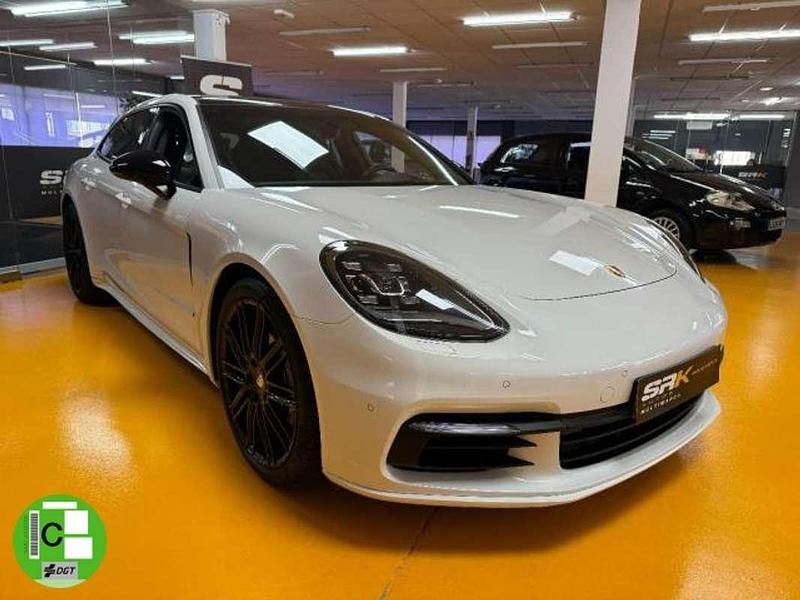 Begagnad Porsche Panamera 4 Sport Turismo 330 HK (242 kW) 2018 Vit Sedan