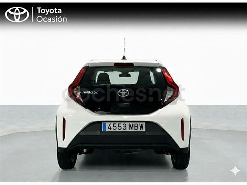 Usado Toyota Aygo X Play 72 CV (52 kW) 2022 Blanco SUV