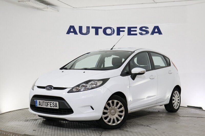 Blanco Usado 2011 Ford Fiesta Trend Utilitario | 4550 € (Buen precio) - Imagen 1/4