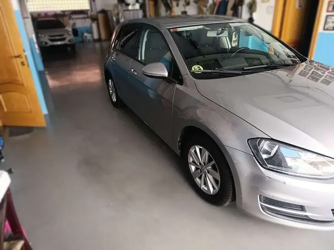 Usado VW Golf VII Advance 110 CV (80 kW) 2014 Gris Utilitario