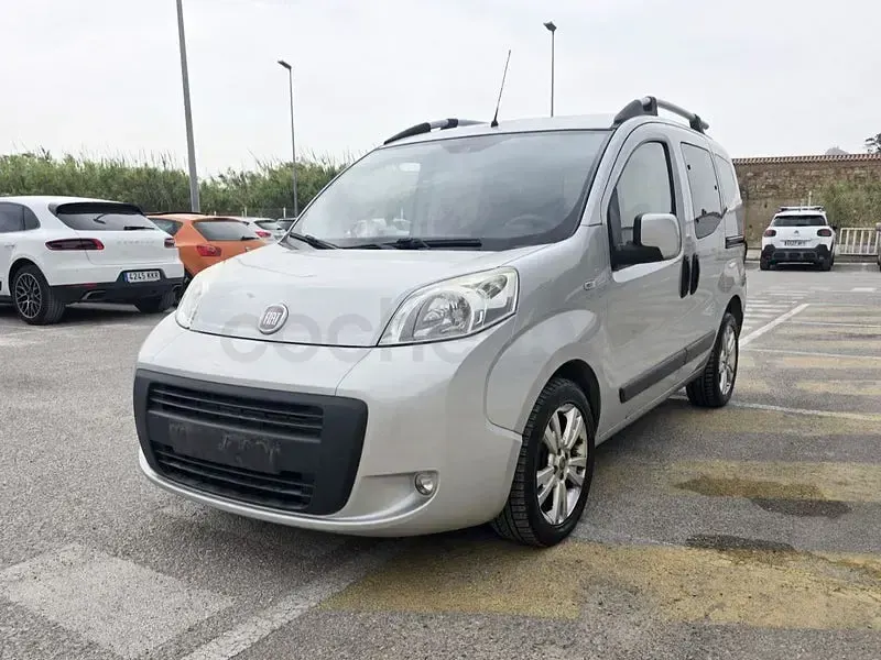 Usado Fiat Qubo Dynamic 95 CV (69 kW) 2011 Gris / plata Monovolumen