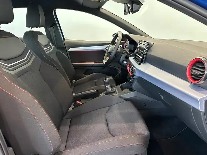 Usado Seat Ibiza FR 115 CV (84 kW) 2025 Azul Utilitario