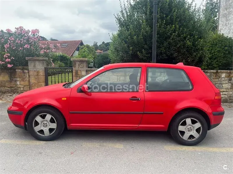 Usado VW Golf III Conceptline 100 CV (73 kW) 1999 Rojo Berlina