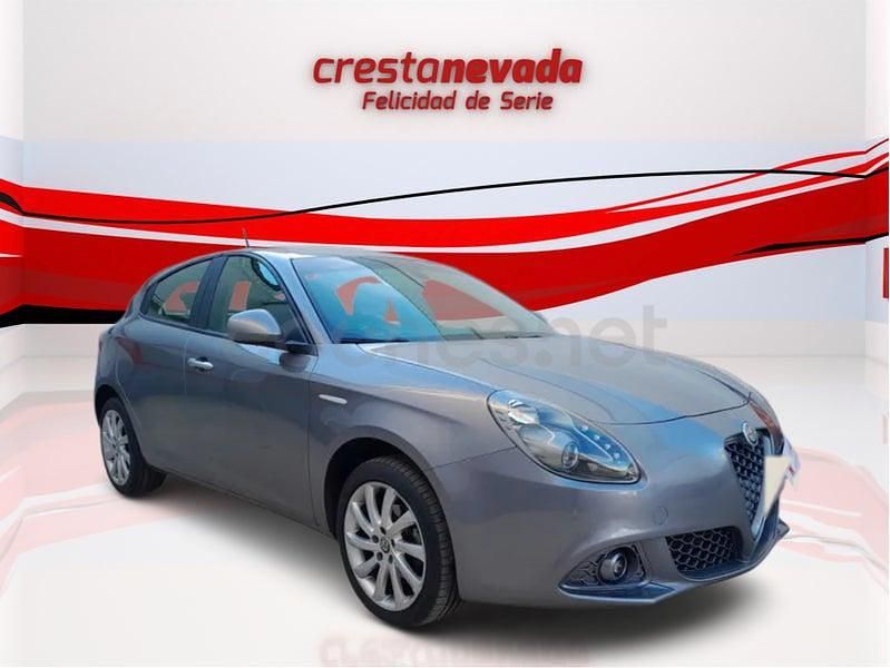 Usado Alfa Romeo Giulietta Super 120 CV (88 kW) 2021 Gris / plata Berlina