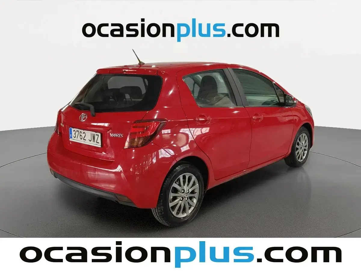 Usado Toyota Yaris Active 99 CV (72 kW) 2017 Rojo Utilitario