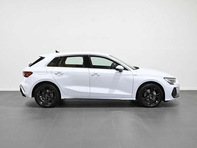 Usado Audi A3 Sportback Comfort 150 CV (110 kW) 2025 Blanco Utilitario