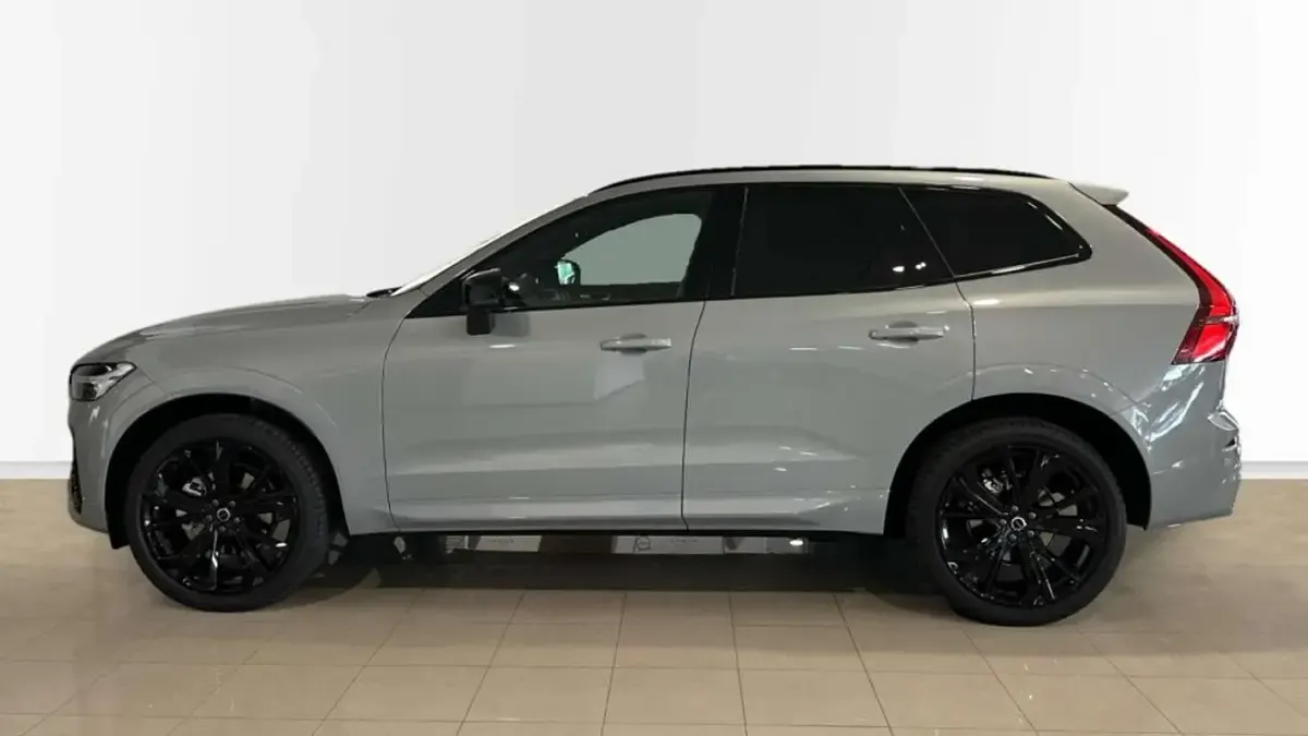 Usado Volvo XC60 Plus 252 CV (185 kW) 2025 Gris SUV