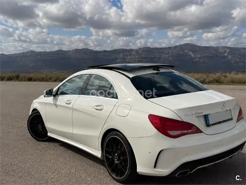 Usado Mercedes CLA220 AMG line 170 CV (125 kW) 2015 Blanco Berlina