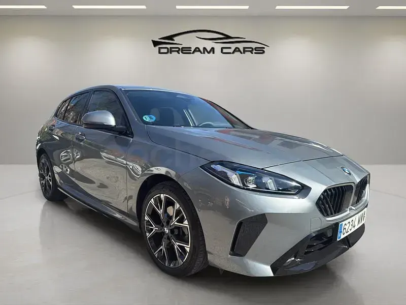 Usado BMW 120 Comfort Edition 163 CV (119 kW) 2024 Gris / plata Utilitario