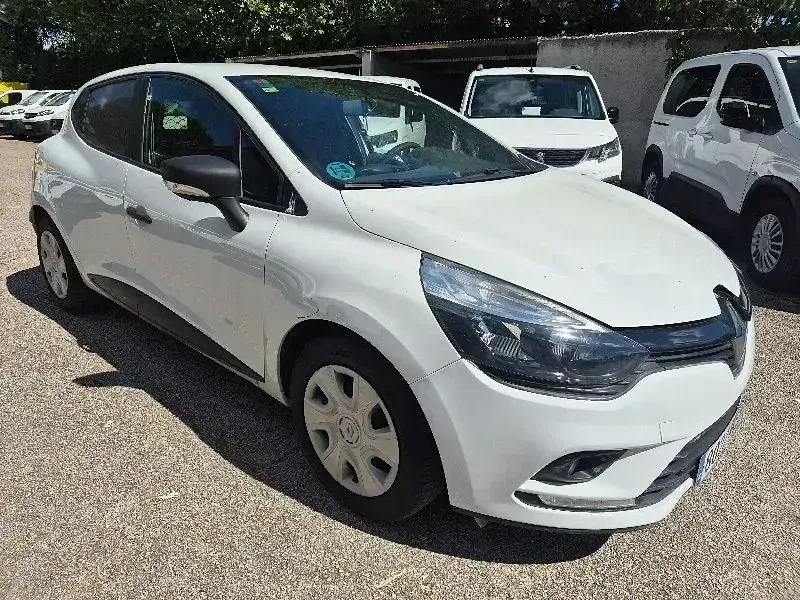 Usado Renault Clio IV 75 CV (55 kW) 2018 Blanco Utilitario