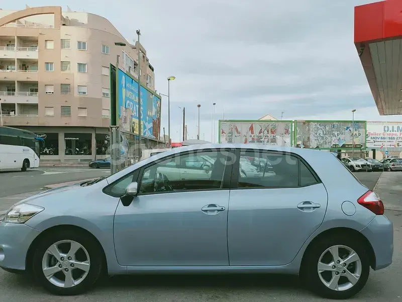 Usado Toyota Auris 90 CV (66 kW) 2010 Azul Utilitario