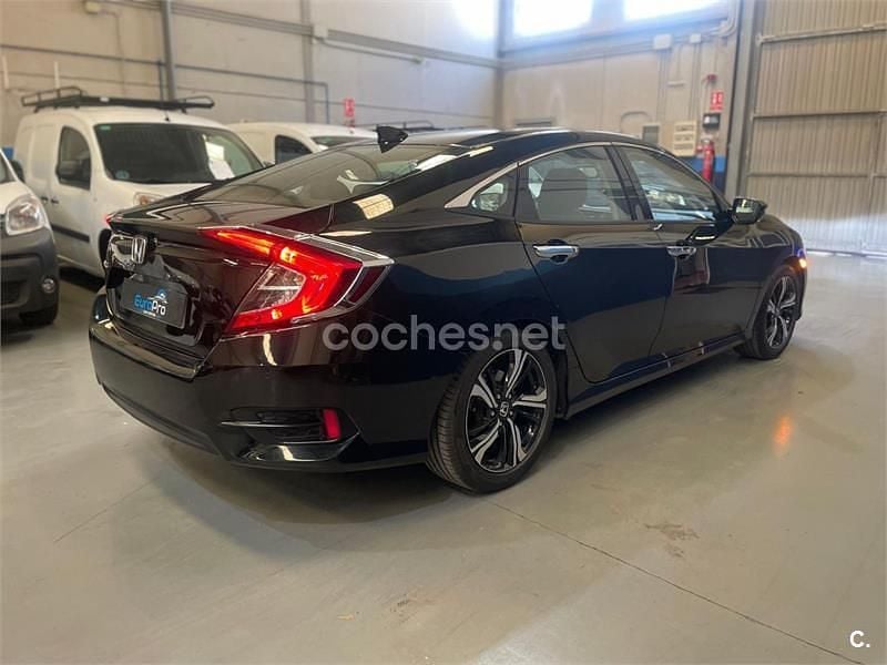 Usado Honda Civic Executive 182 CV (133 kW) 2018 Negro Berlina