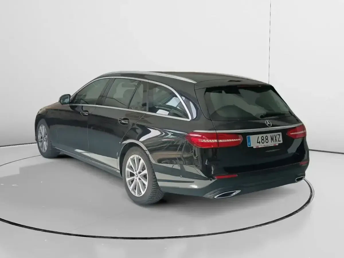 Usado Mercedes E200 160 CV (117 kW) 2019 Negro Familiar
