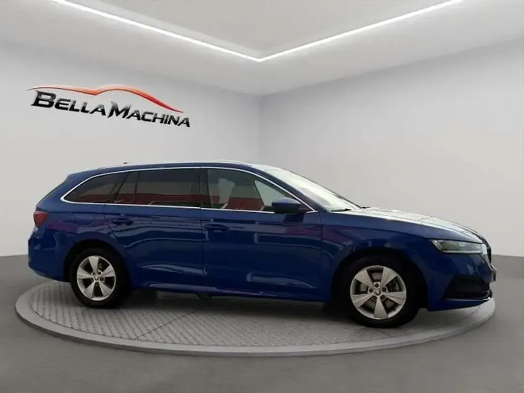 Usado Skoda Octavia Style 150 CV (110 kW) 2021 Azul Familiar