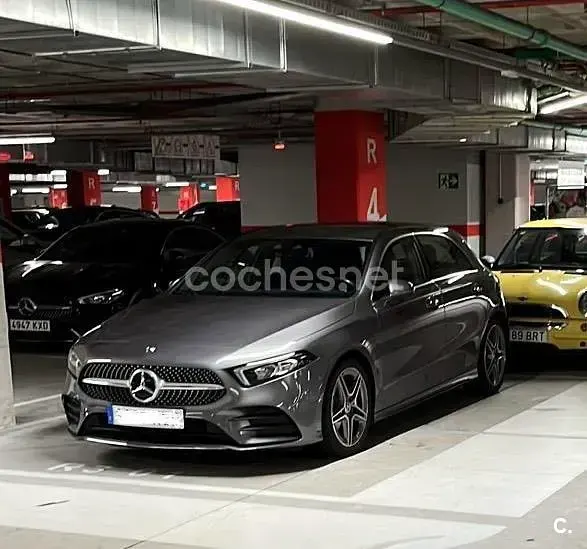Usado Mercedes A180 109 CV (80 kW) 2019 Gris / plata Berlina