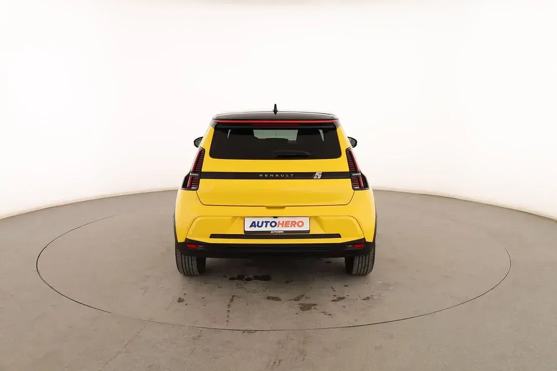 Usado Renault 5 E-Tech Komfort 110 kW (150 CV) 2025 Amarillo Utilitario