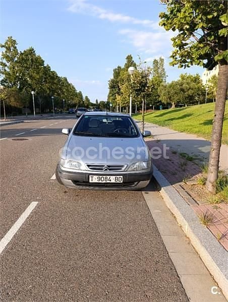 Usado Citroën Xsara Attraction 90 CV (66 kW) 2000 Gris / plata Berlina