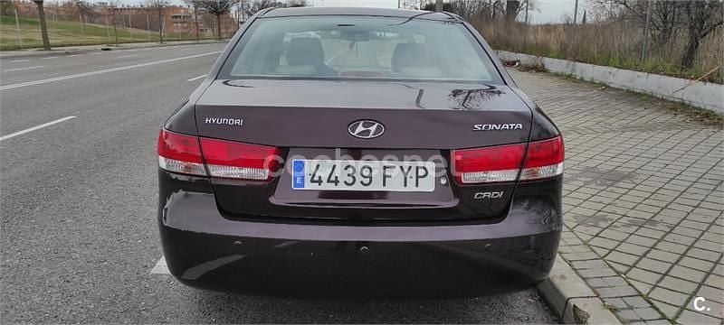 Usado Hyundai Sonata Style 140 CV (102 kW) 2007 Granate Berlina