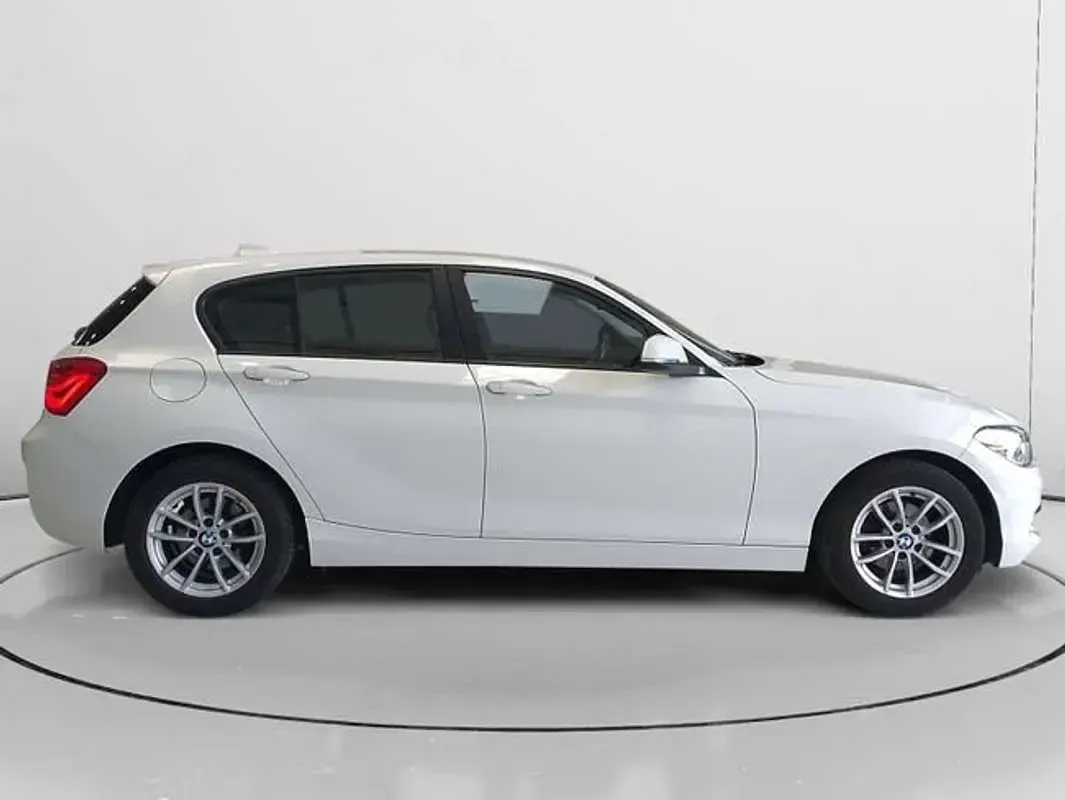 Begagnad BMW 116 116 HK (85 kW) 2018 Vit Halvkombi