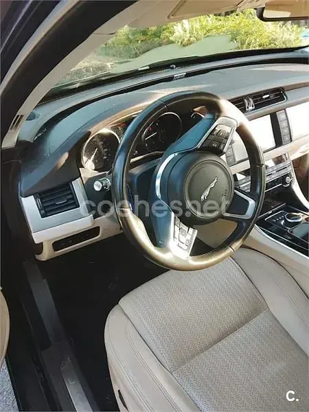 Usado Jaguar XF Prestige 180 CV (132 kW) 2018 Azul Berlina