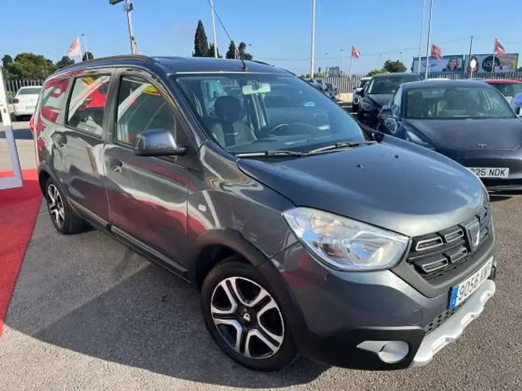 Usado Dacia Lodgy Essentiel 102 CV (75 kW) 2018 Gris Monovolumen