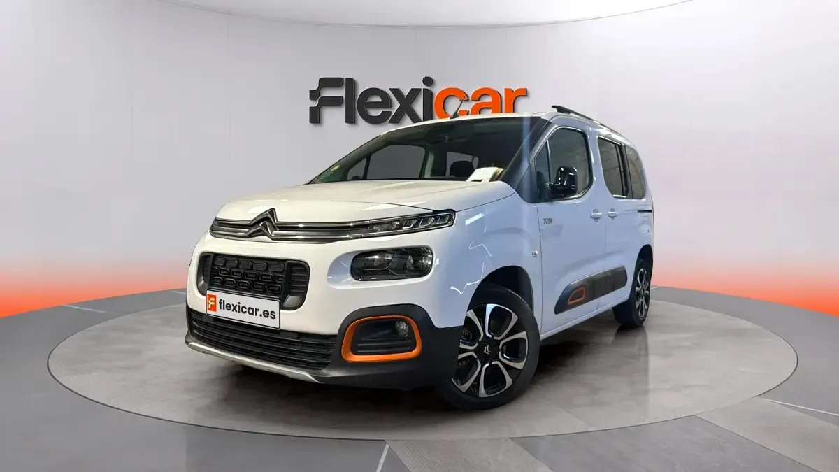 Usado Citroën Berlingo Shine 131 CV (96 kW) 2023 Blanco Monovolumen
