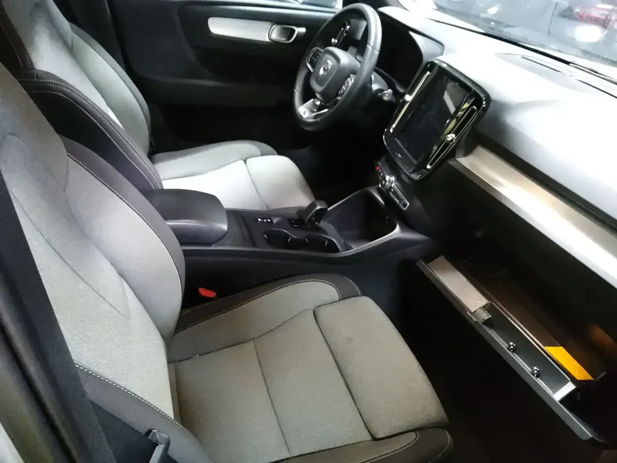 Usado Volvo XC40 Core 163 CV (119 kW) 2023 Azul SUV
