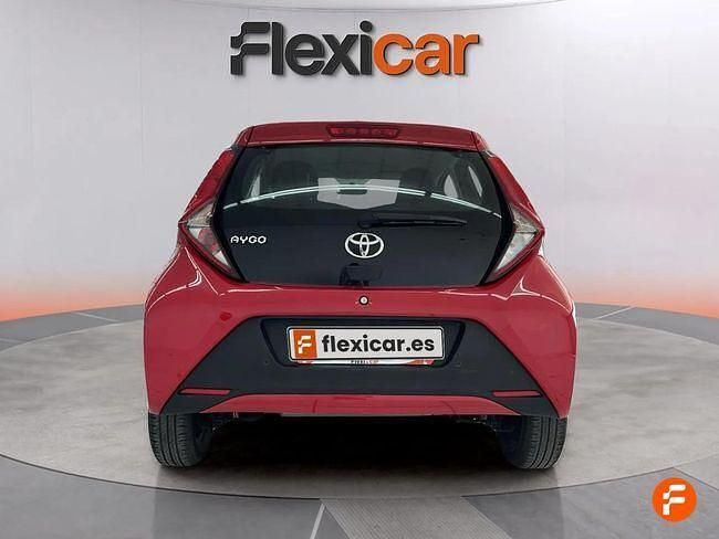 Usado Toyota Aygo X-play 72 CV (52 kW) 2022 Rojo Utilitario